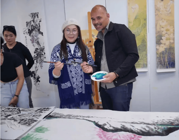 前   言--陈子兮为庆祝新中建交52周年,由新中友好协会奥克兰分会