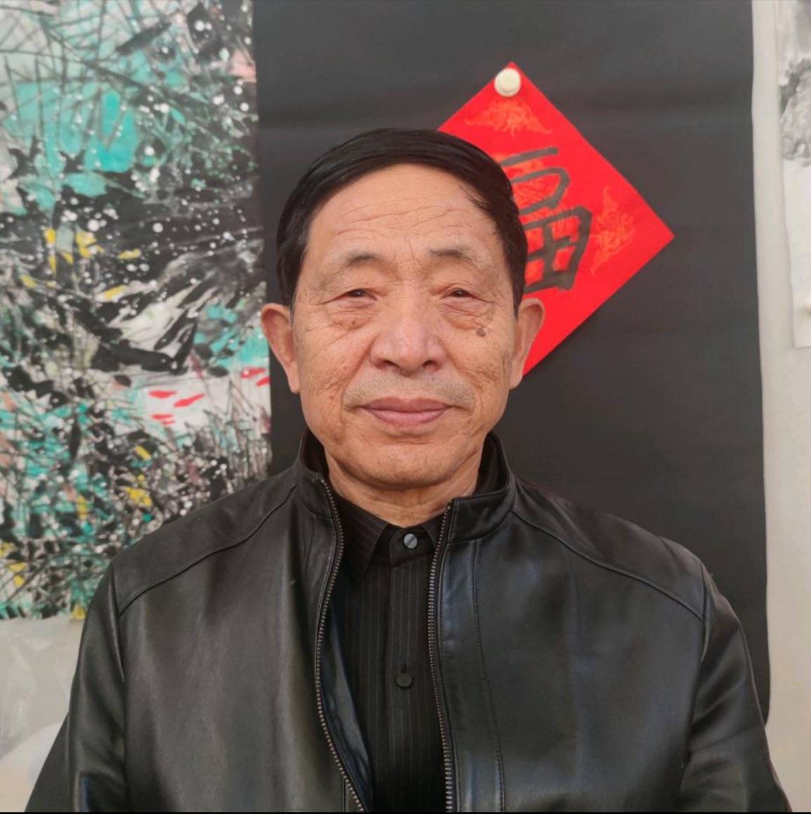他的书法和国画作品,融汇了传统艺术的雅韵与个人的独特风格,在书画界