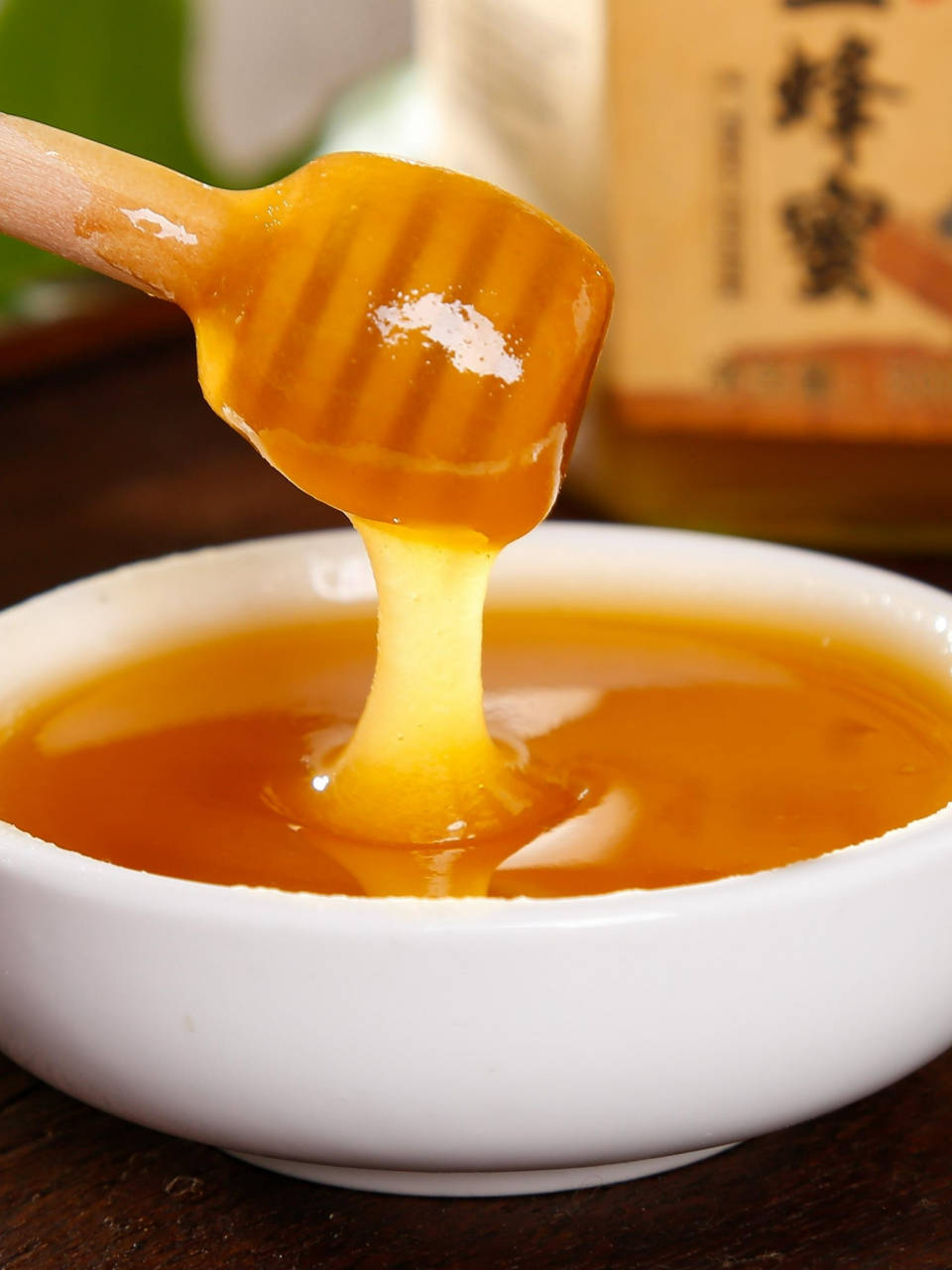 三种人不宜吃野蜂蜜(野生蜂蜜不适合哪类人群)