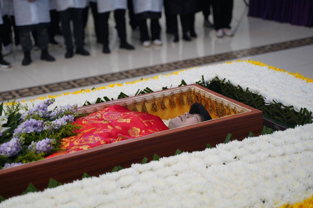 中国秦歌第一人十三狼遗体告别仪式:秦歌传奇的谢幕,悲痛长存