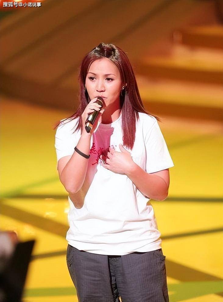 她是香港歌手黎瑞恩:人到中年离异患癌49岁独自抚养子女,没再婚