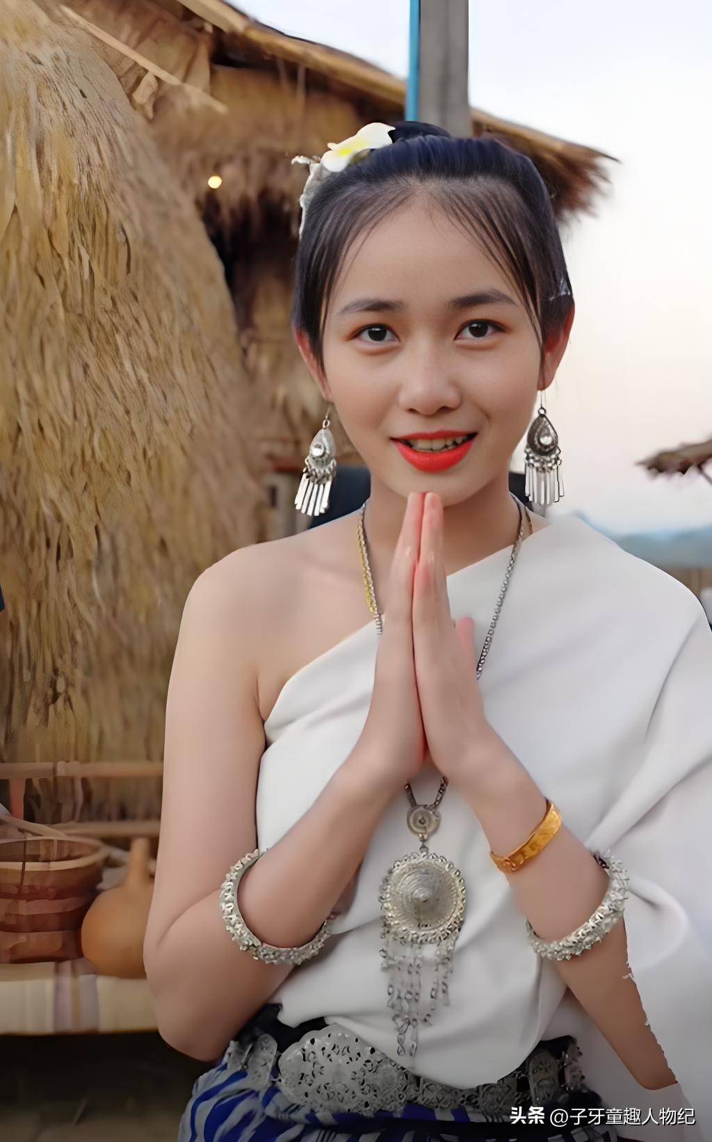 湖南70后男子爱18岁老挝姑娘,婚后诞下混血宝宝,女方甜美似著名演员