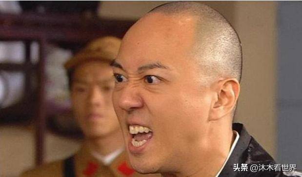 52岁的戴耀明是香港电视广播有限公司的正式演员,在1995年,戴耀明参与