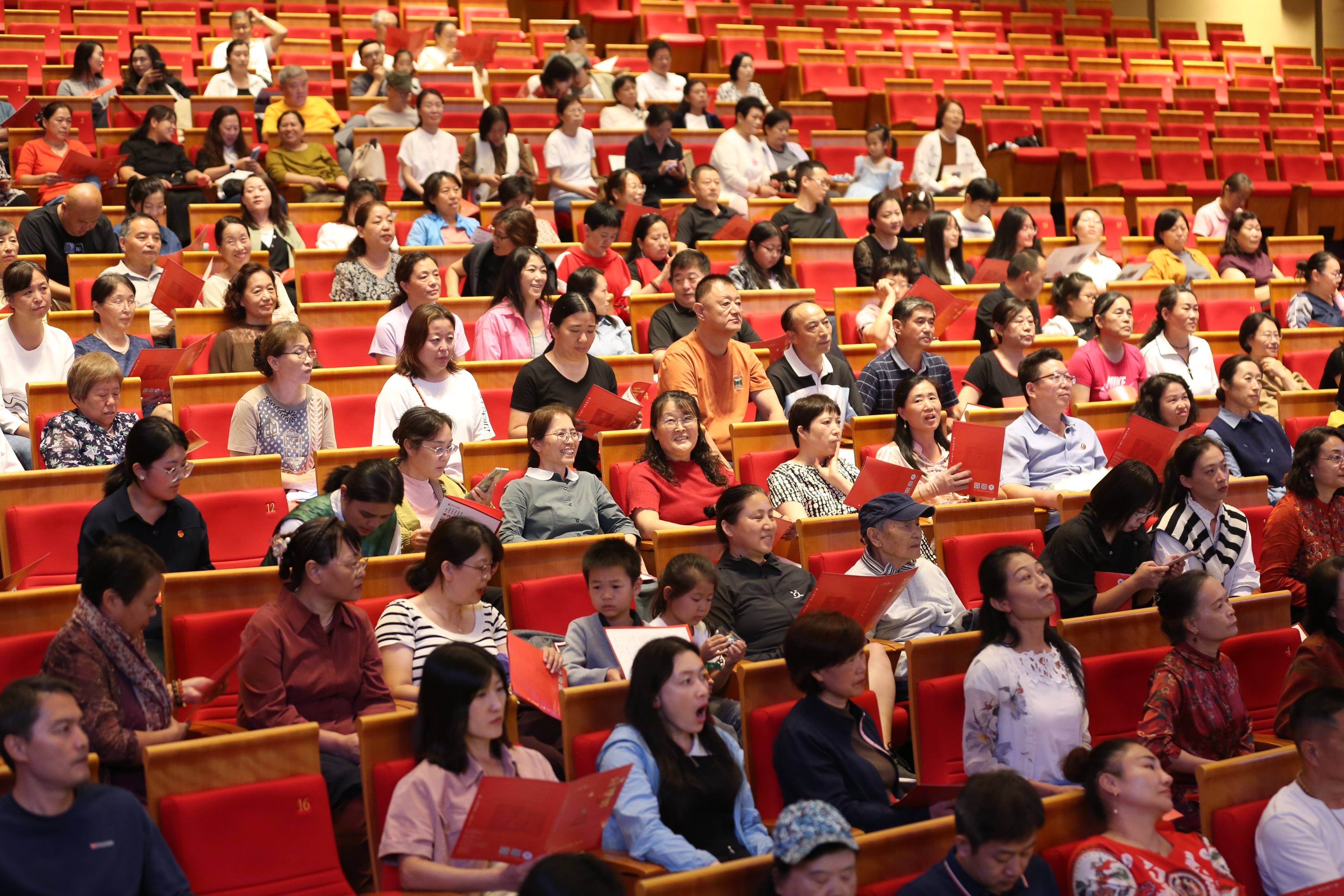 滨州大剧院汇唱团将继续为广大观众带来更多精彩的演出,用音乐传递爱