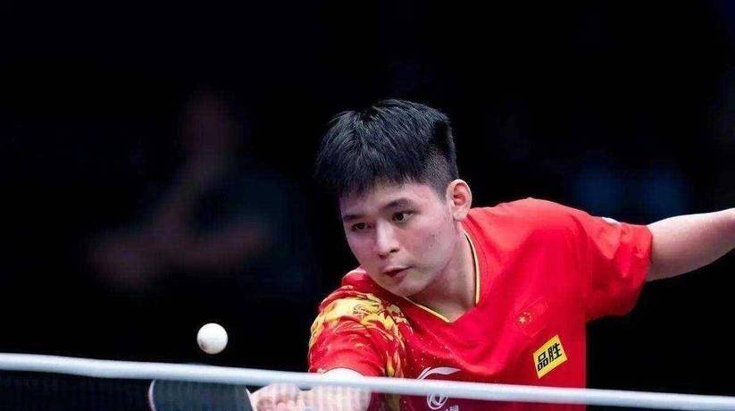 林诗栋不敌张本智和,无缘决赛!张本智和赢球后,倒地庆祝