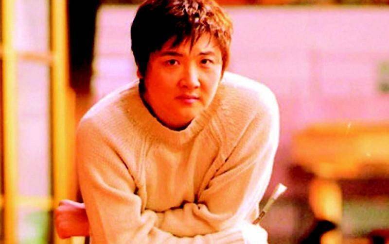 "过气"演员被曝在餐厅洗碗倒垃圾,本人回应:不偷不抢过好自己