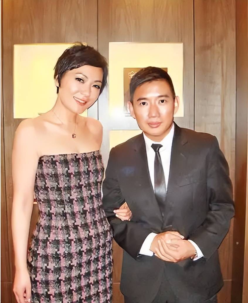 乱港艺人杜汶泽妻子田蕊妮确诊肺腺癌,夫妻俩躲在台北做自费手术