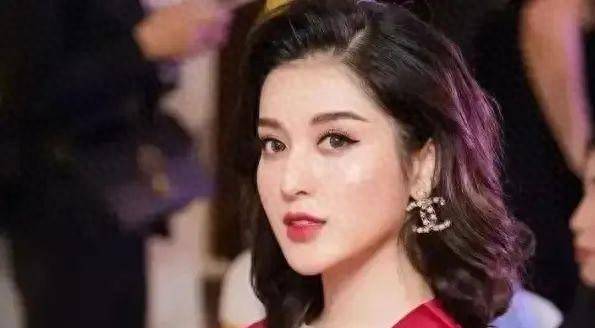 年近50离婚带2娃,还被90后富豪追求,甘愿奉上93亿身家_阮宣眉_越南