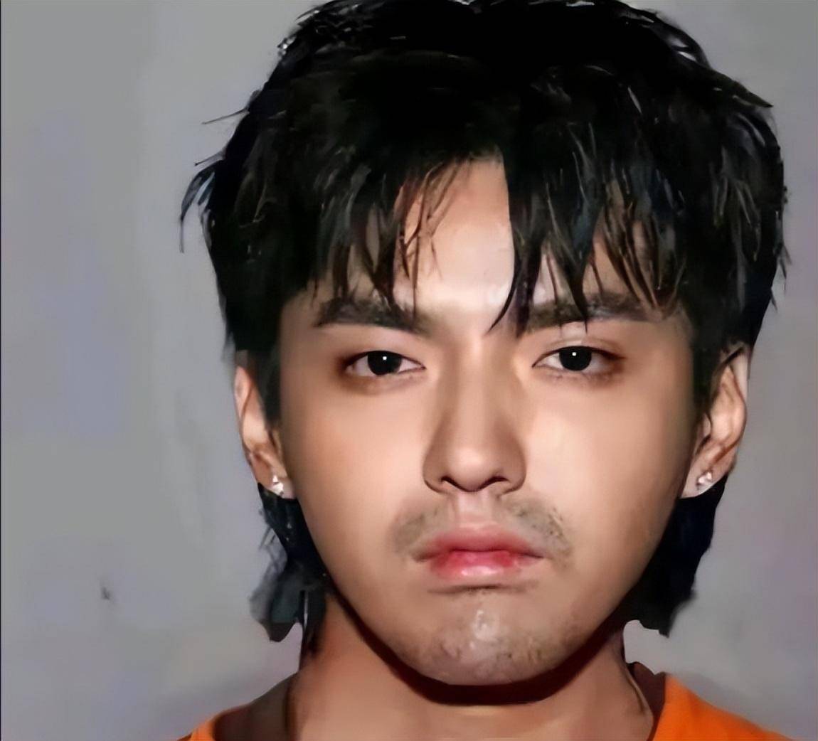 其实吴亦凡的"荒唐",4年前就一览无遗,他很可恨,也很可悲