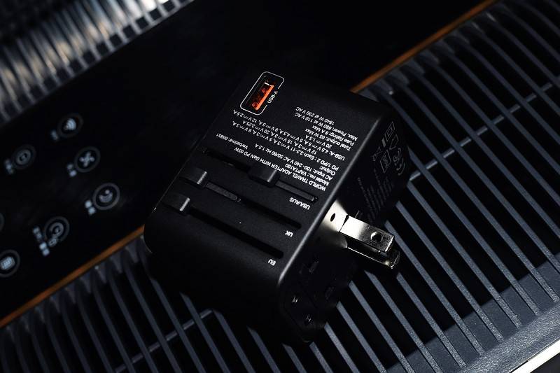 国际旅行的充电利器 威宝65W氮化镓插座转换器