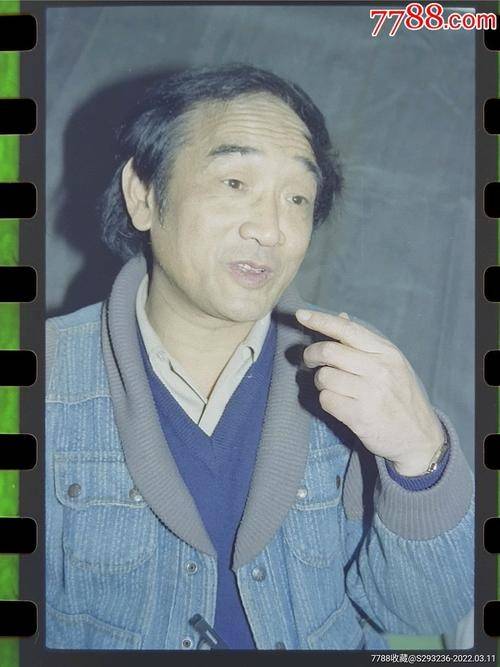 2017年严顺开追悼会现场:遗孀坐轮椅垂泪,"儿媳"翁虹泣不成声