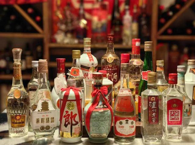 什么白酒好喝性价比高，茅台、五粮液、泸州老窖谁才是你的最爱
