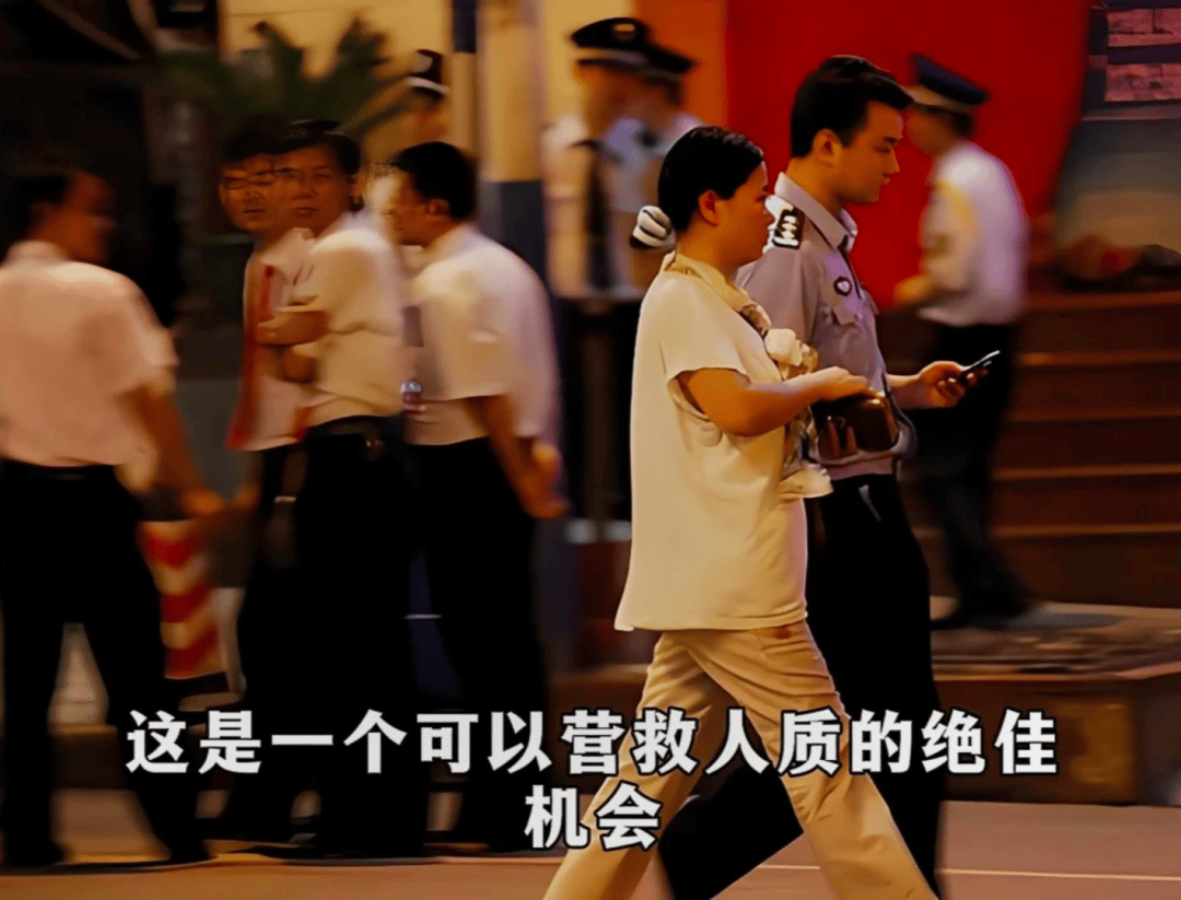 广州女警四枪击毙劫匪,救下人质,却被网暴成抑郁症,宋佳真实还原