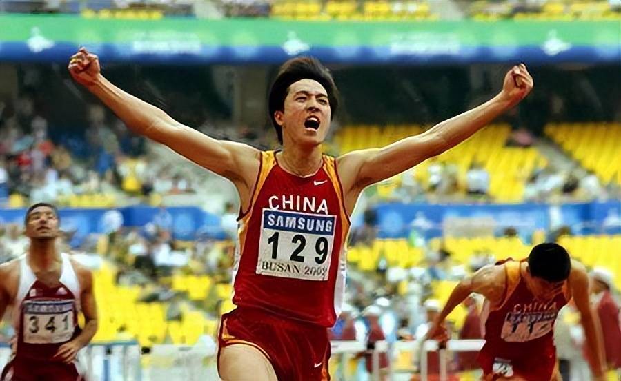 16年后再看刘翔:因比赛失利被质疑假摔,他到底做错了什么?