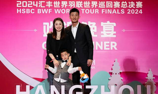 国羽传奇!王适娴34岁亮相晚宴,气质不减当年