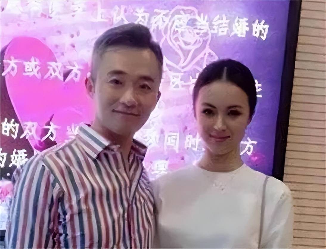 程雷:因患病满头白发,与陈辰相恋7年,42岁却娶了小18岁娇妻