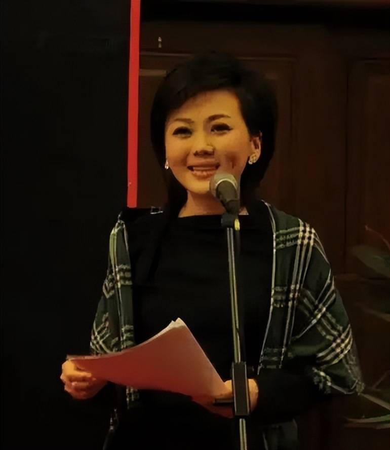 那个曾经在全国爆红的《海峡两岸》名嘴柴璐,现在去哪里了?