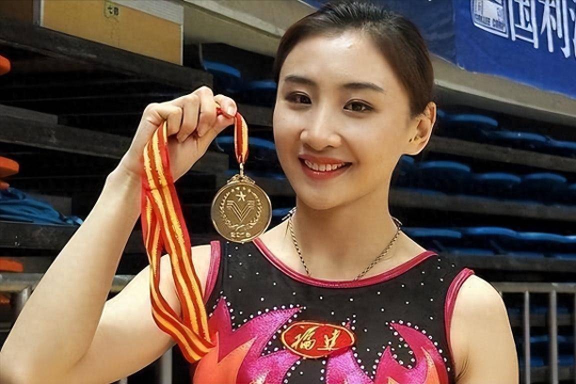 何雯娜 奥运冠军何雯娜：和陈一冰互撕，转头嫁进豪门变阔太，生活美满_冰何_蹦床_恋情