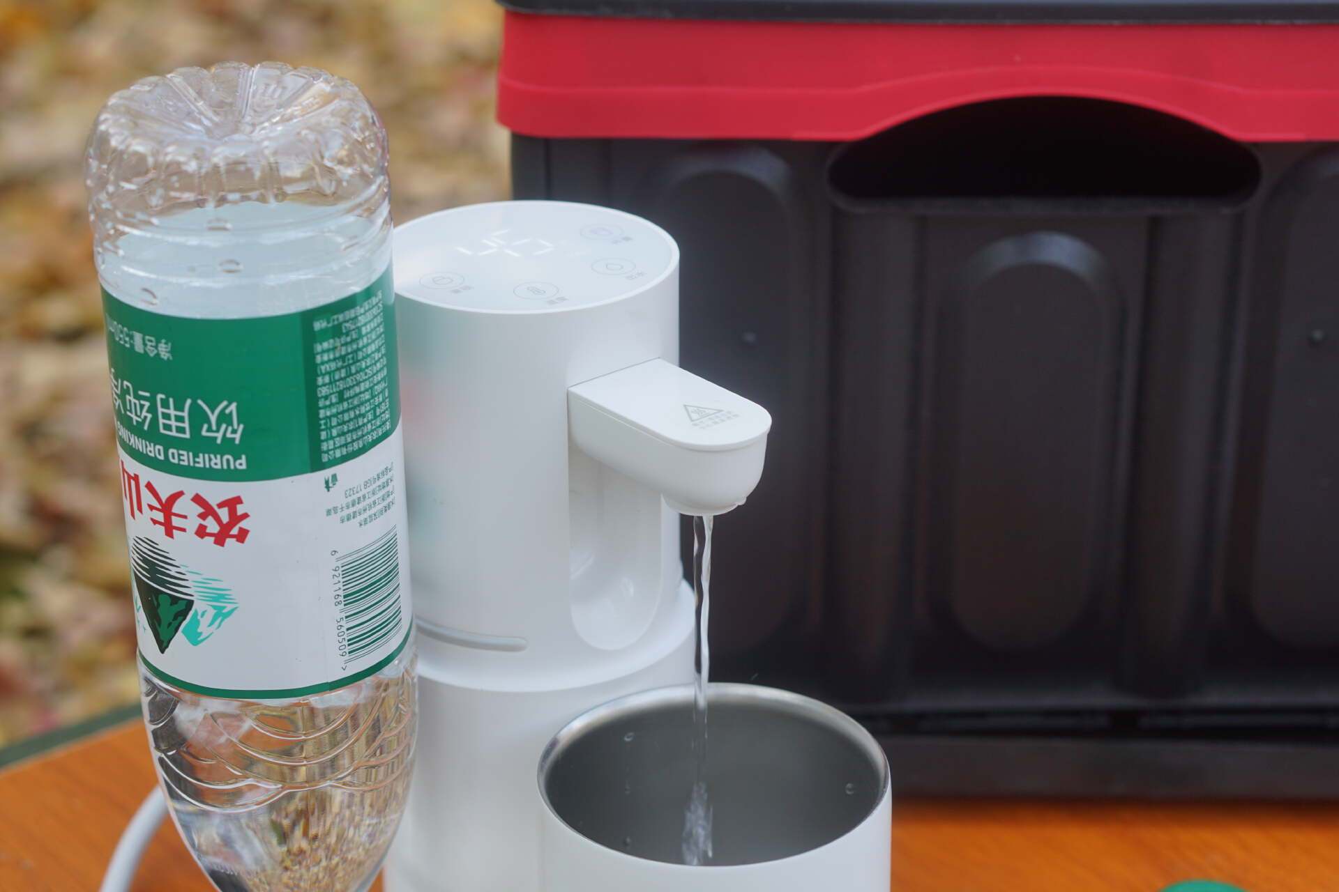 米家便携饮水机 :随时随地的热水呵护