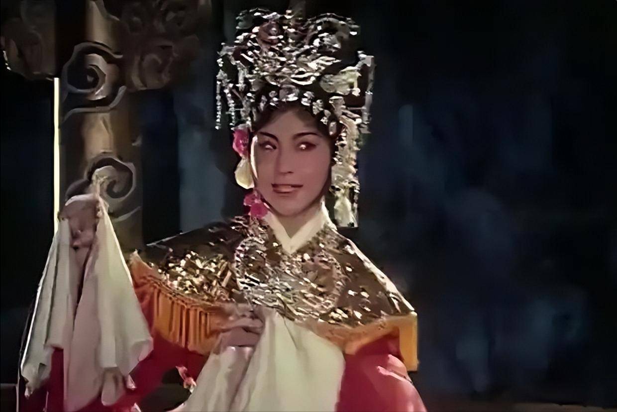 "铁扇公主"王凤霞:现实嫁给"孙悟空",45岁因乳腺癌英年早逝