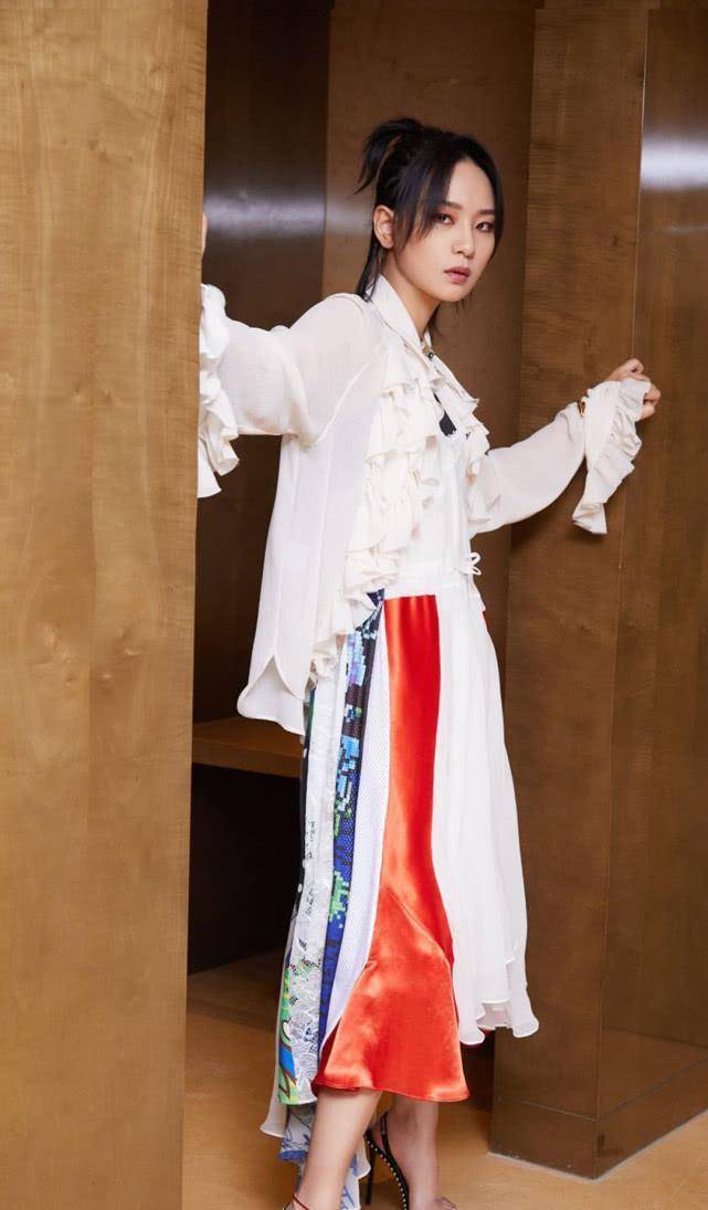 坎坷的周笔畅:38岁仍未婚,父母疯狂催婚,她恨嫁吗?