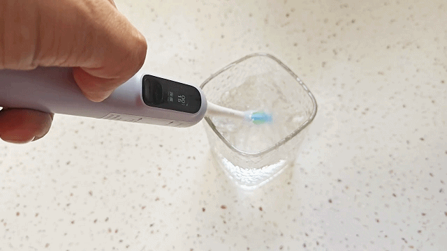 刷牙随便刷可不行，用声波专业米家扫振智能牙刷，不能出现镂空了