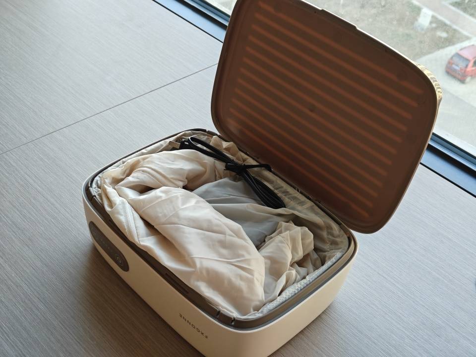 宫菱便携烘干机深度评测:首创烘蒸双模式,专攻厚衣速干无盲区,安全护衣更出色!