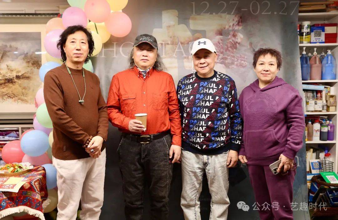 周涛与朱志刚,张志立在沙龙现场周涛与天津市美术家协会水彩画专业