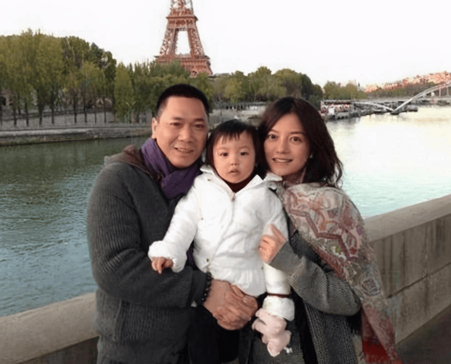 赵薇清空黄有龙相关动态,曾放话后悔那么早结婚,男方被曝已再婚