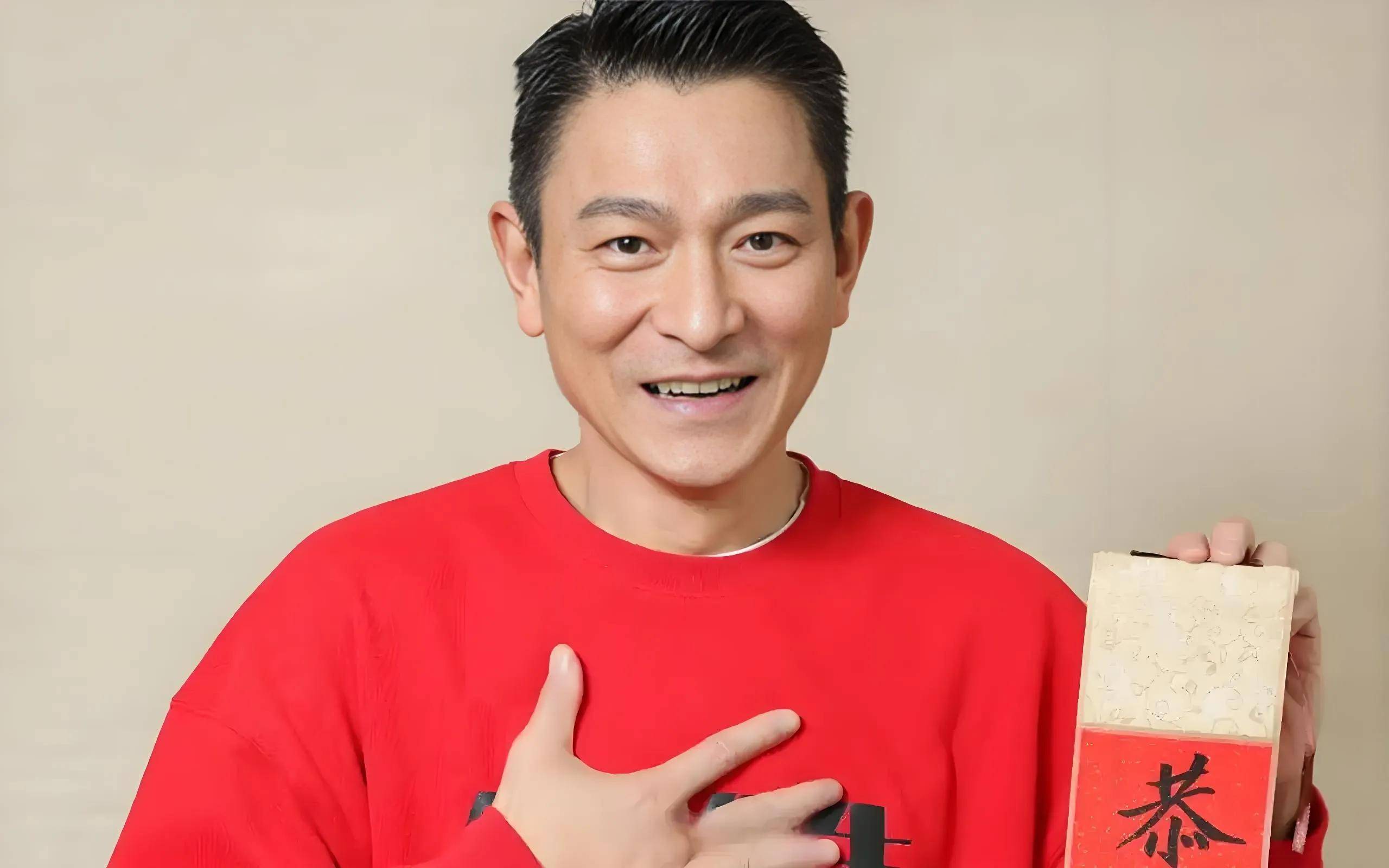 鲁豫用鹿晗公布恋情事件,举例他有担当有男子气概,说给刘德华听