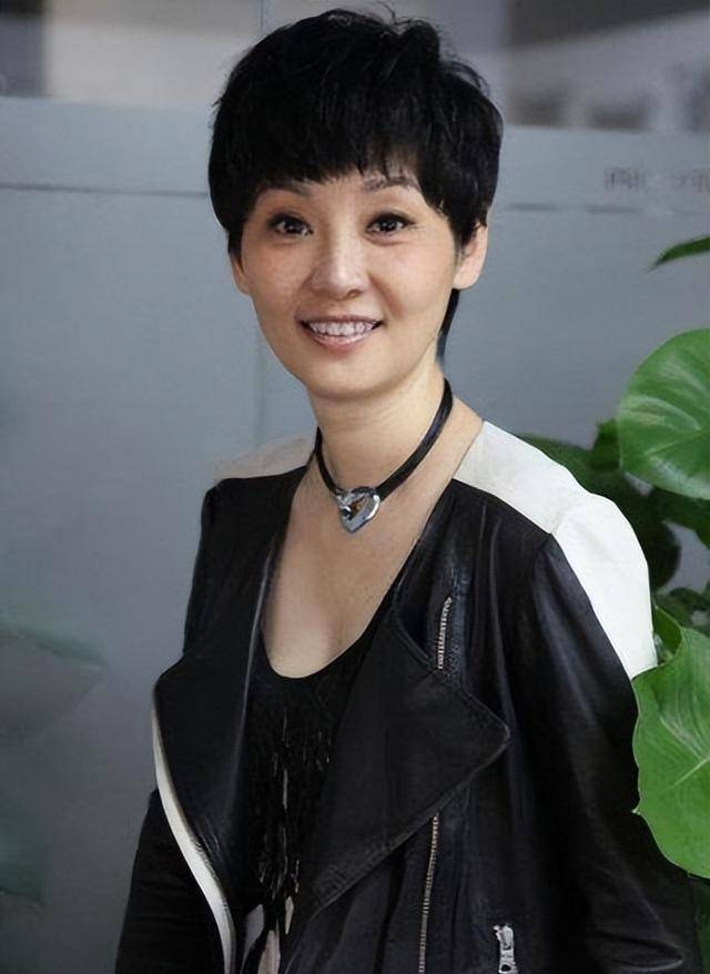 57岁丁克了25年的徐帆,现在已然成为人生赢家_冯小刚_王志文_话剧