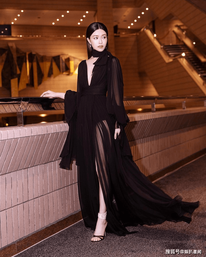 文咏珊时装品牌活动惊艳亮相,演艺生涯璀璨,时尚界影响力不凡