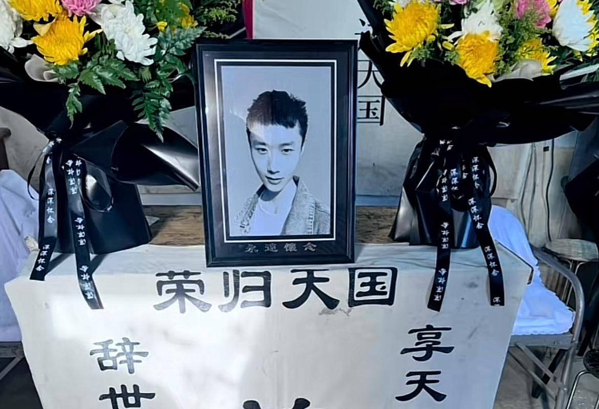 23岁男孩患癌六年瘦成皮包骨,为何选择棺木不火化引发热议?