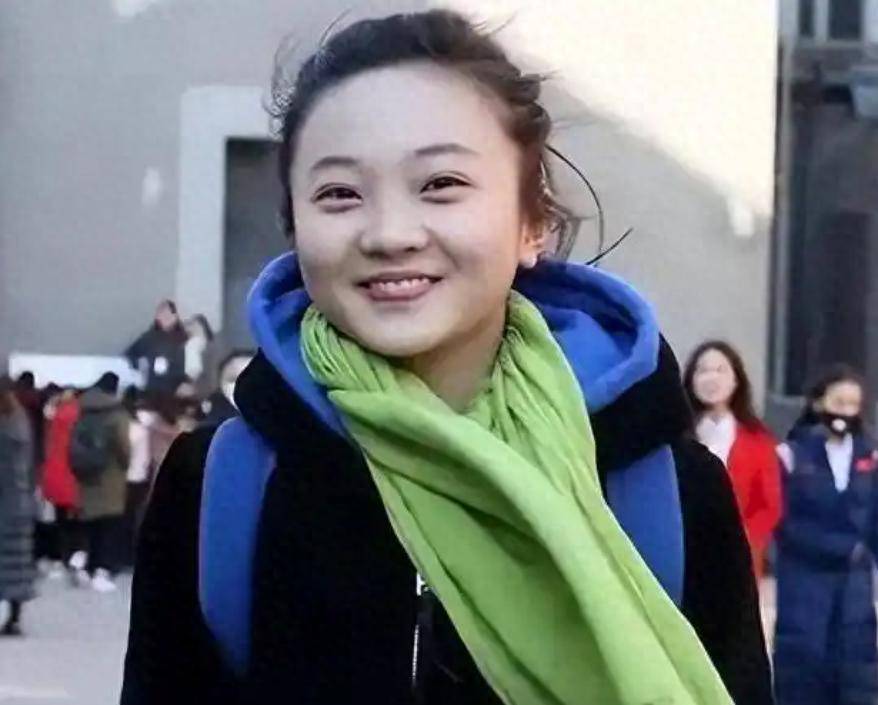 林妙可,这位 1999 年 7 月 1 日在北京呱呱坠地的女孩,仿佛天生就带着