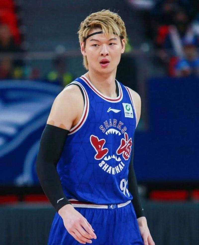 上海男篮反超北控队!王哲林洛夫顿杀神!