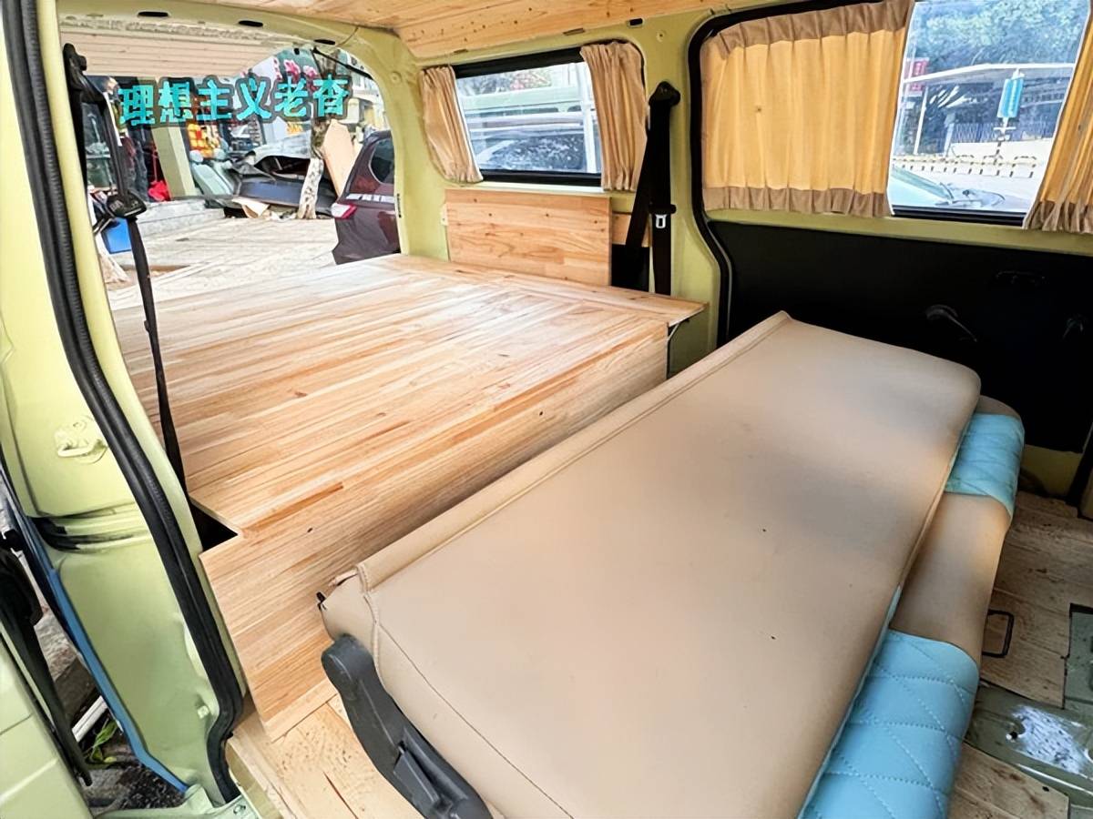 经济实用清新型,长安之星3改装床车旅行,5座小面包露营车自驾游