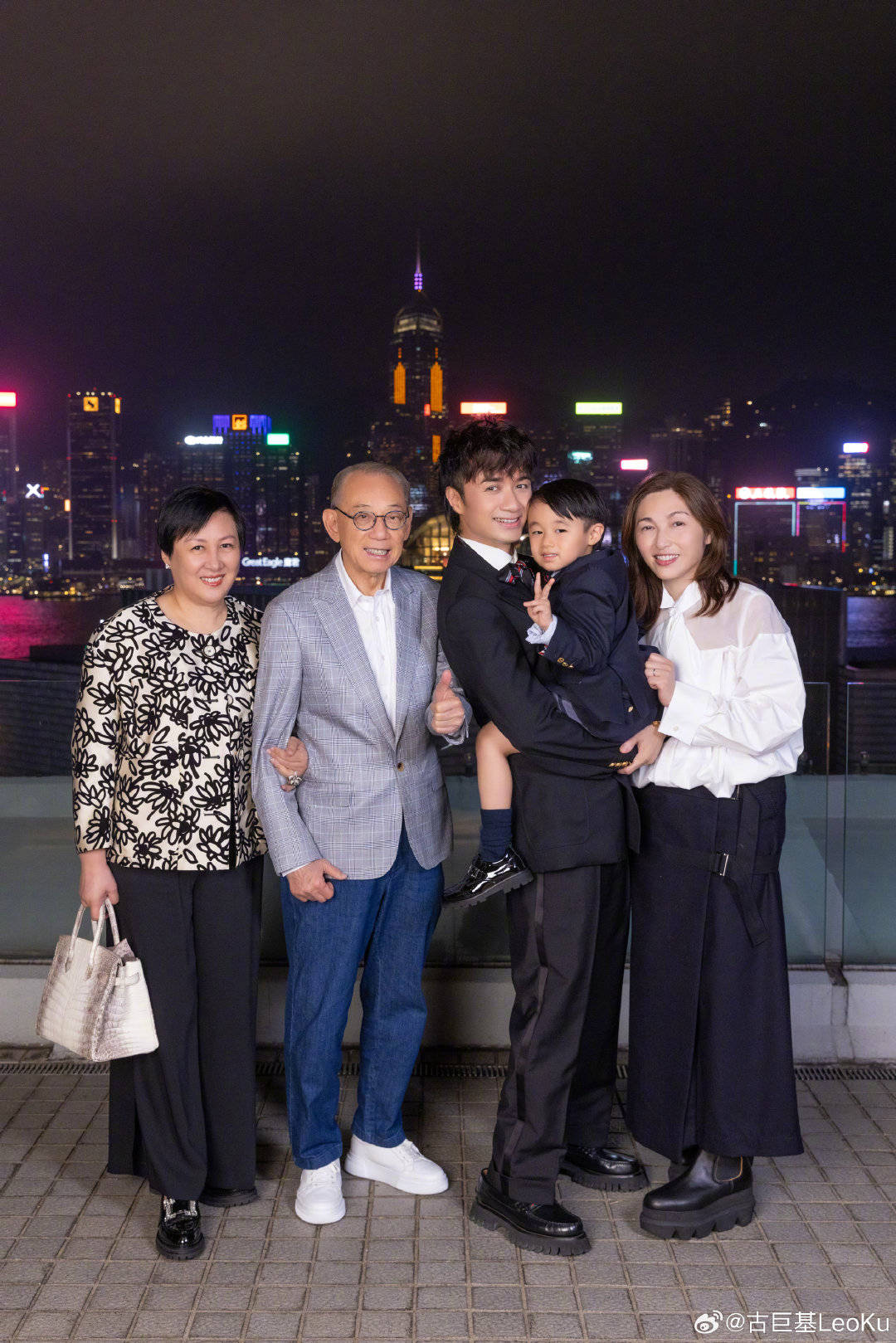 古巨基举办结婚10周年纪念派对!为满足儿子心愿,现场星光熠熠