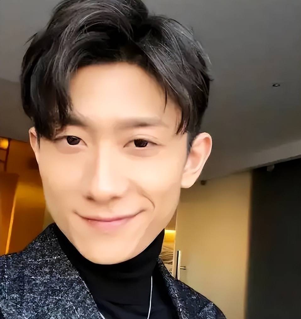 童星张一山瘦到认不出!眼窝深陷惹人心疼,粉丝曝原因:胃病缠身