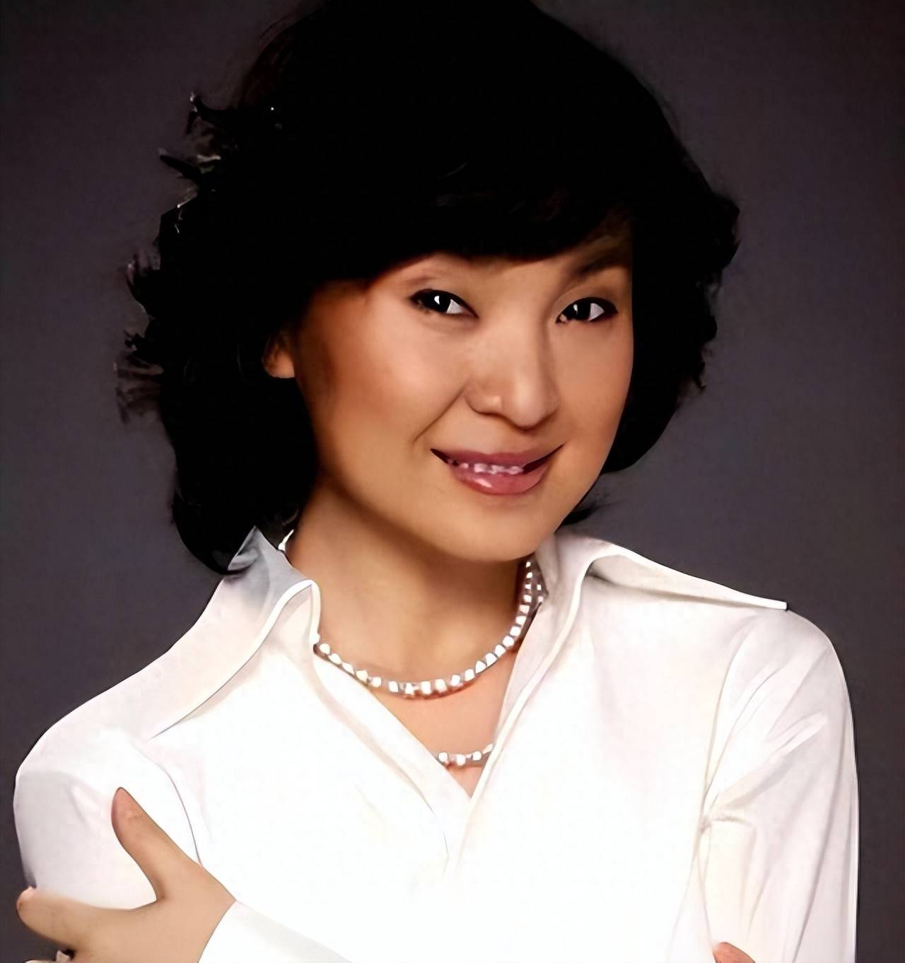陈红:因春晚一首歌爆火,婚后不忠诚整容医生,将丈夫12亿资产转移