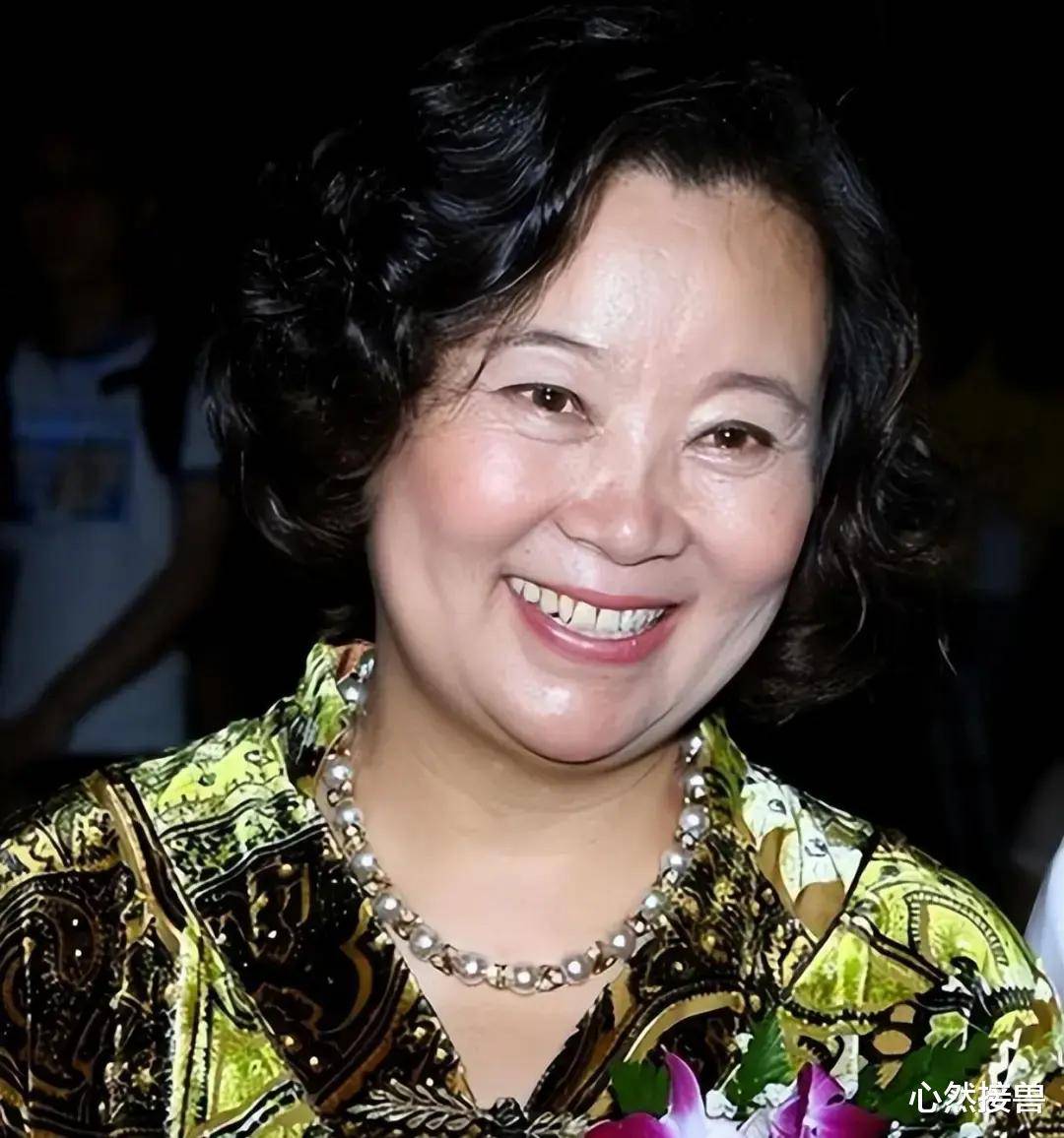 她是老戏骨,一婚半年就离,二婚离婚时,儿子一句话刺痛心_方青卓_生活