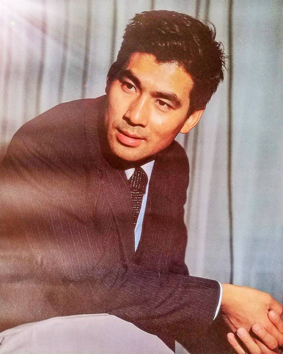 演员朱时茂:26岁娶初恋,结婚43年分居14年,如今婚姻状况怎样?