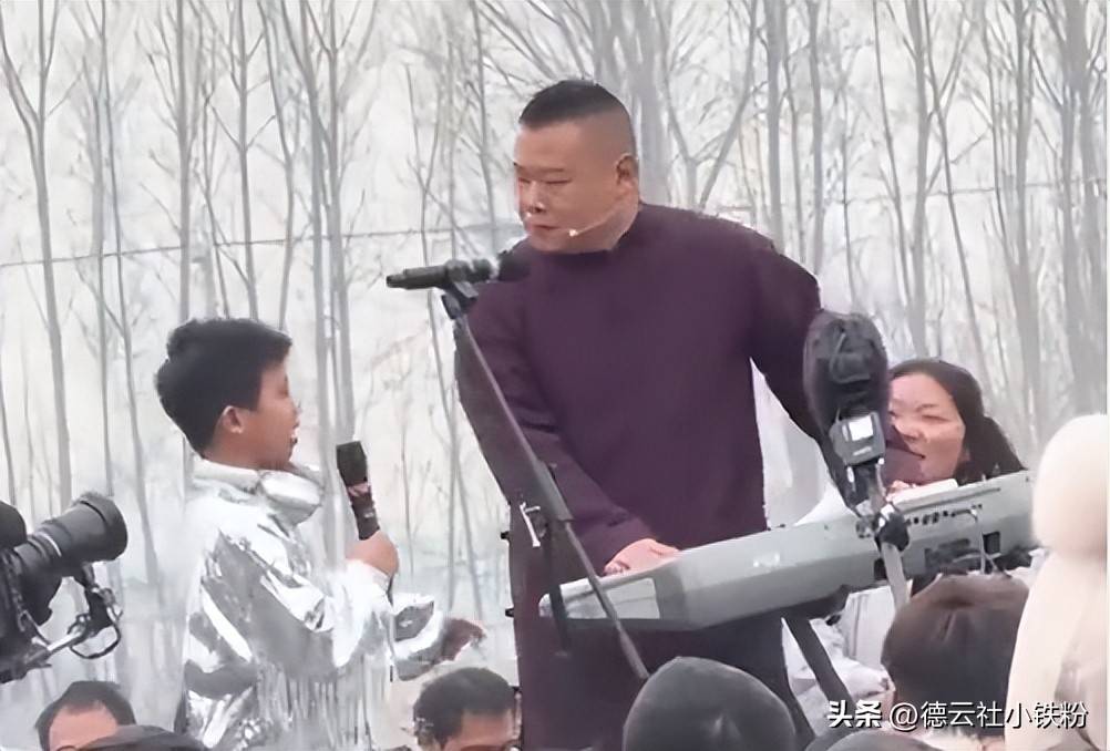 岳云鹏跨年专场后现身马街书会,撂地表演不忘初心这才是德云一哥