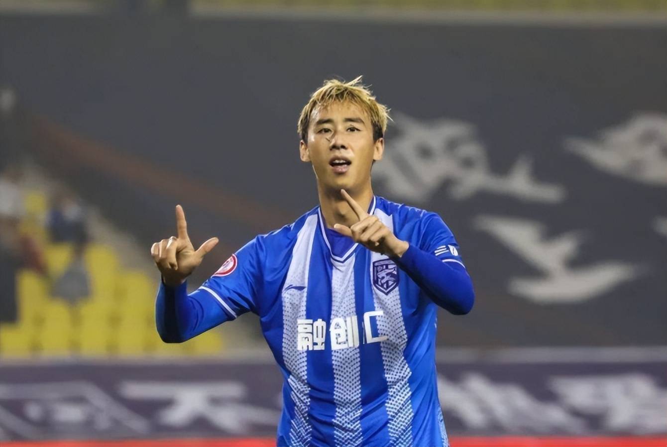 海牛冬窗首签官宣!中超冠军豪门队长正式加盟,曾号称鲁能小罗