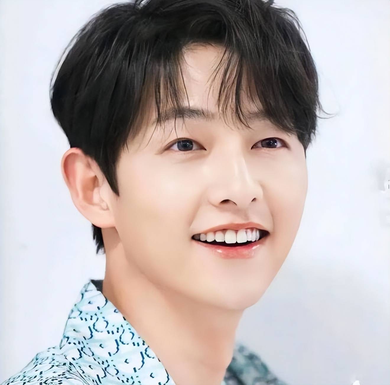 事实证明,皮相帅的宋仲基,挂不住肉不停老的骨相