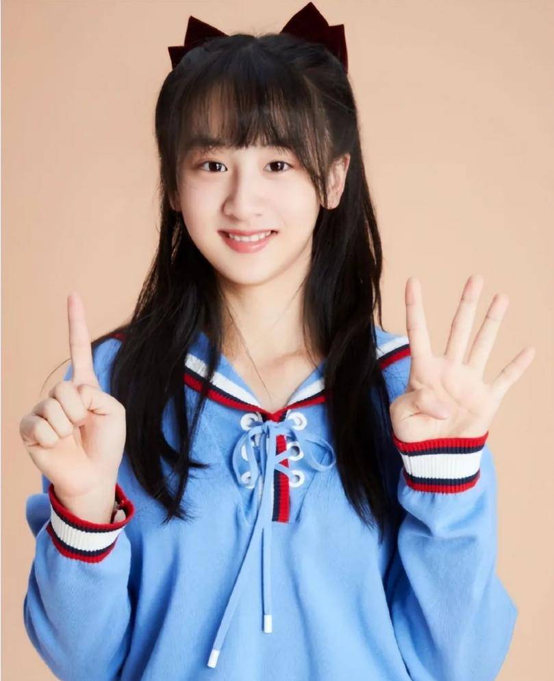 田亮女儿模样大变?16岁森蝶下巴后缩严重,太影响颜值了