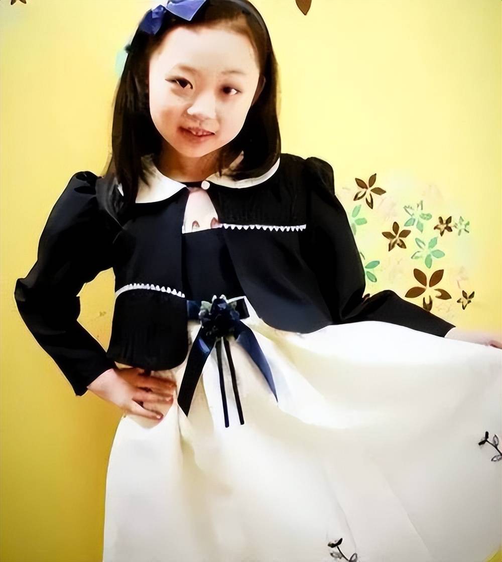 金喜善15岁女儿首晒高清正面照,最丑星二代逆袭成惊艳美少女