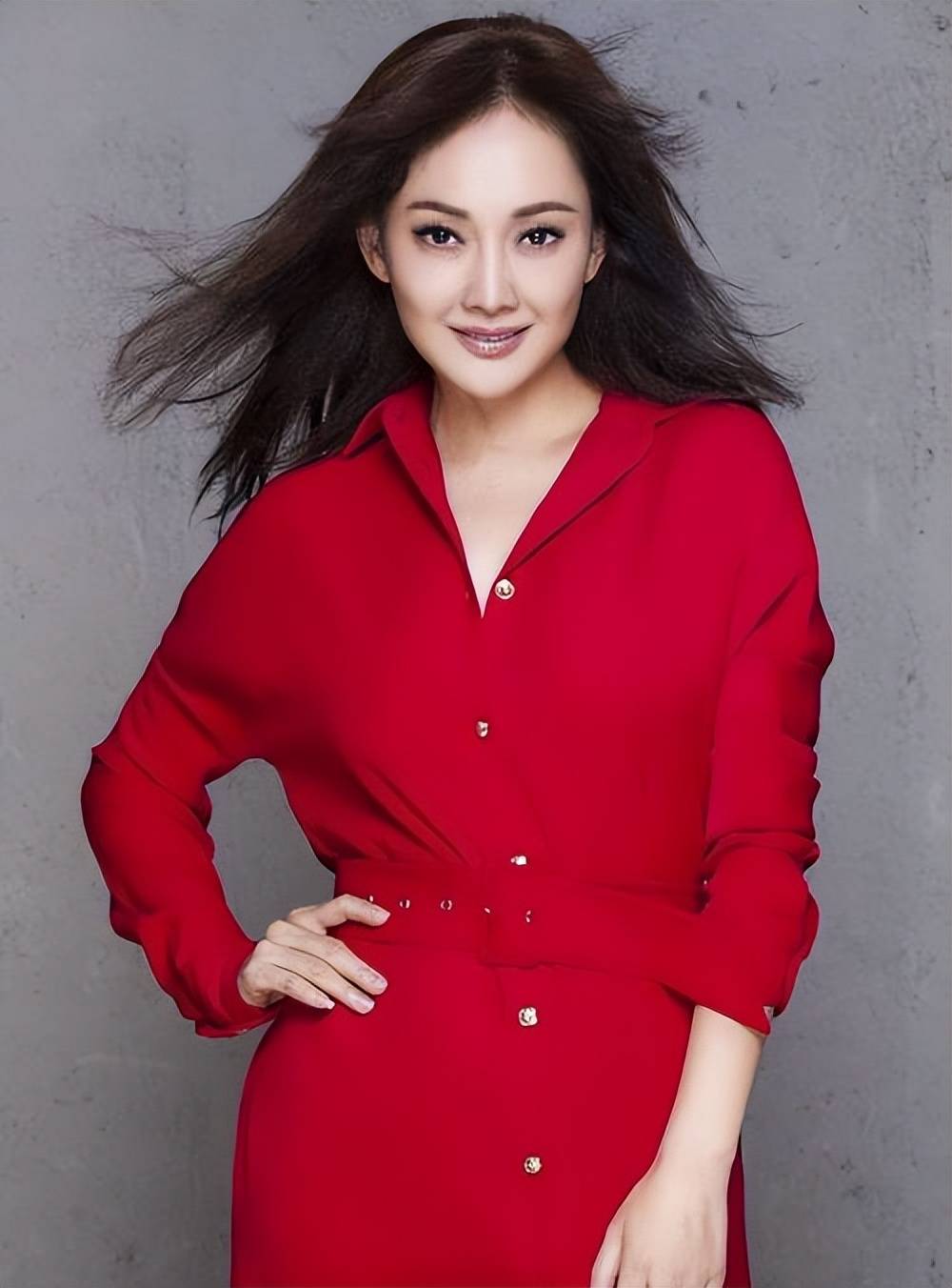 演员牛莉:我这辈子最正确的决定,就是为普通丈夫生了三个孩子
