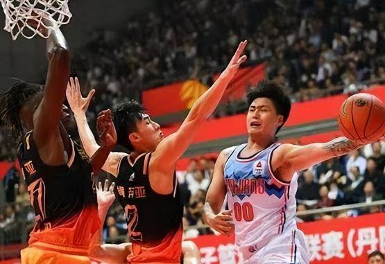 被逼离开广东男篮？并非脾气大，赵睿回应，离队原因找到