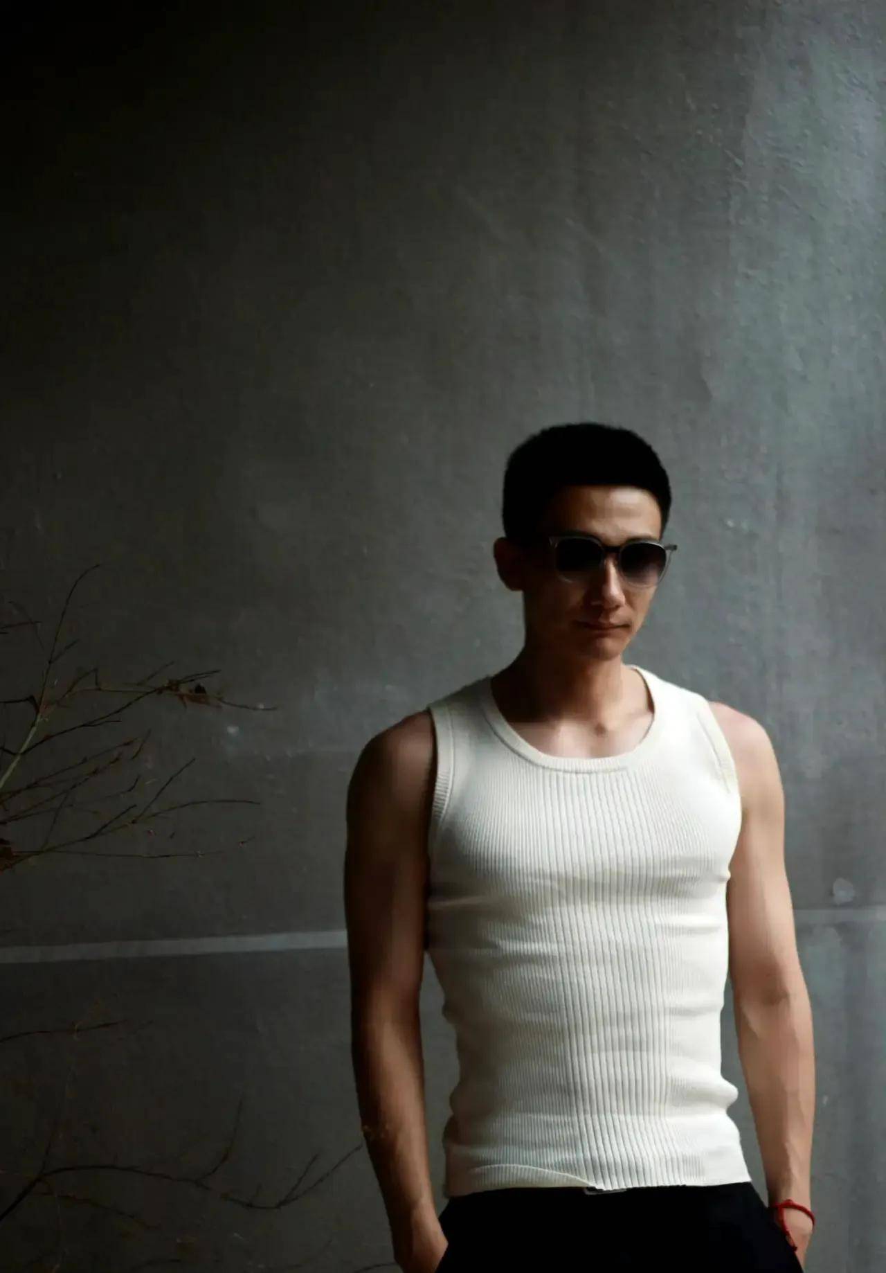 不愧是马伊琍看上的男人,身材超man肌肉发达,男友力max