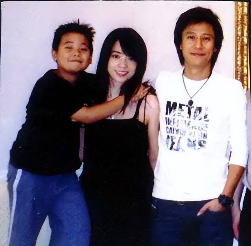 余佳恩:嫁歌手解晓东,丈夫低谷时不离不弃,如今丈夫成她的骄傲